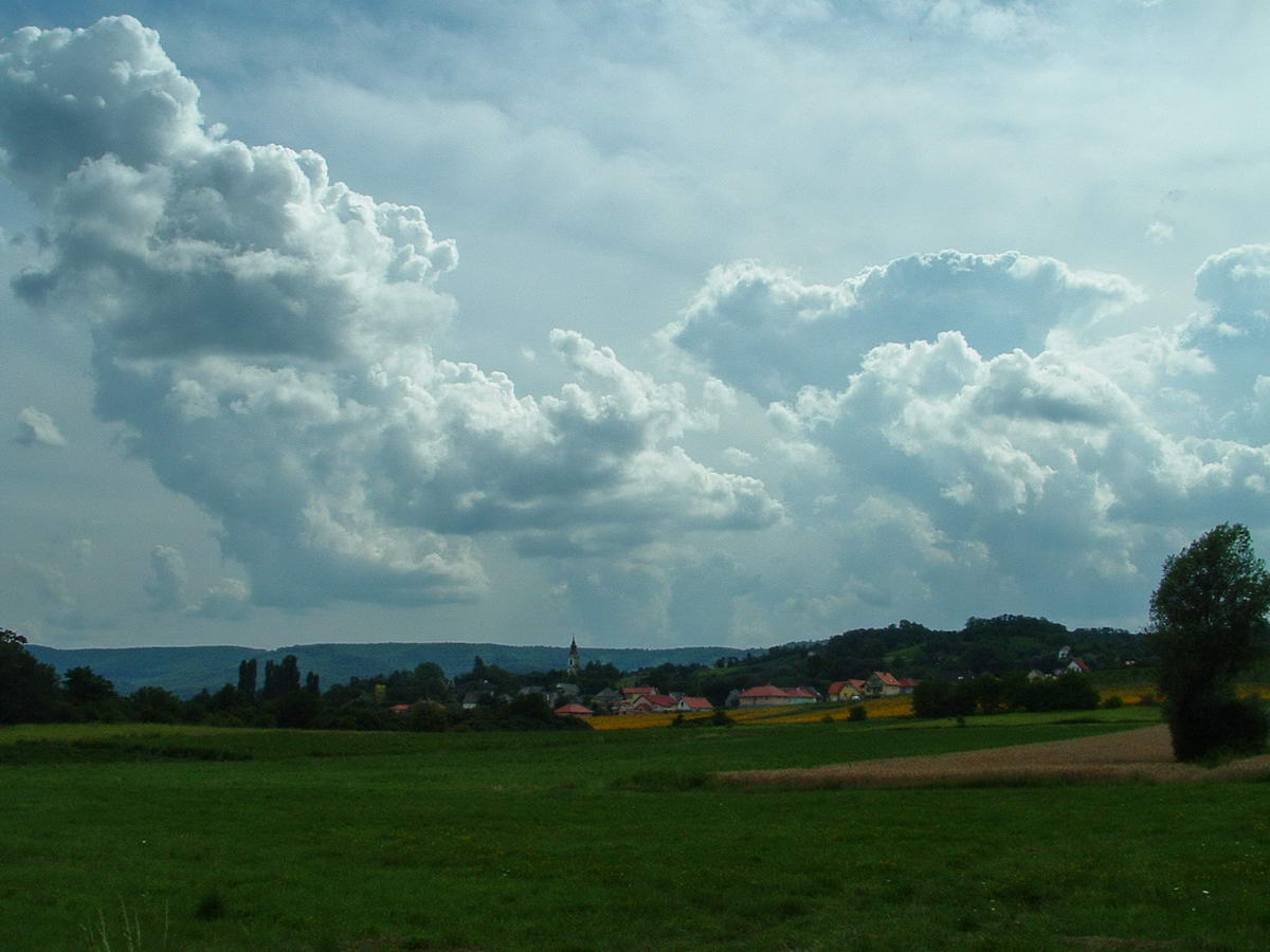 Érkező hidegfronti felhőzet a Balaton-felvidéken
