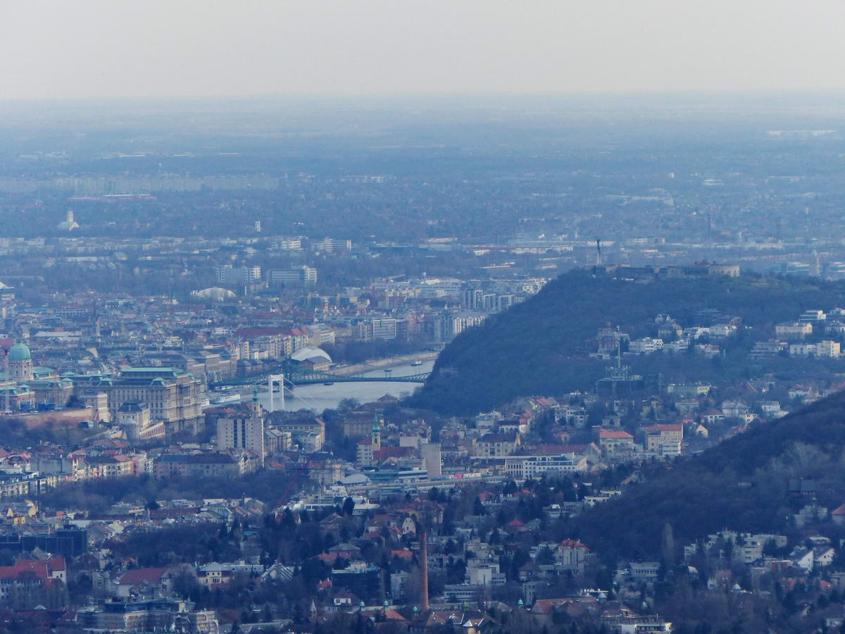 És egy kis zoom a Várra, a Dunára és a Gellért-hegyre