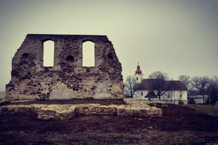 "Pokoljáró" Tari Lőrinc középkori udvarházának romjai