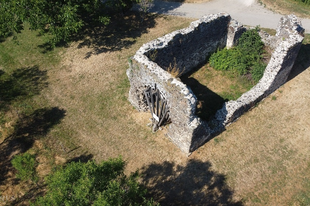 Töttöskáli templomrom** Balaton-felvidék, Káli-medence
