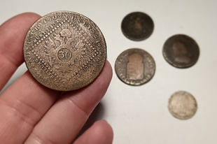 Érmék a veteményesből