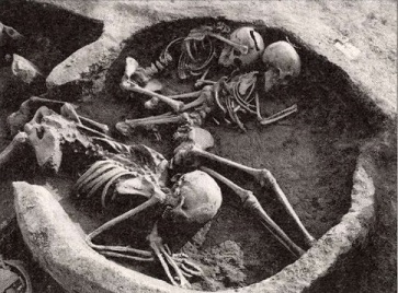 gulyas_gyongyi_egy_elpusztult_tatarjaraskori_haz_cegled_hataraban_2005_korulb.jpg