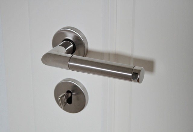 door-handle-625942_640.jpg