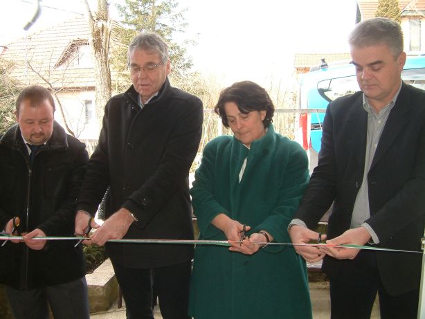 Átvágjuk a szalagot (balról jobbra: Bányai József, Csenger-Zalán Zsolt, Dr. Arany Andrea, Mezey Péter)