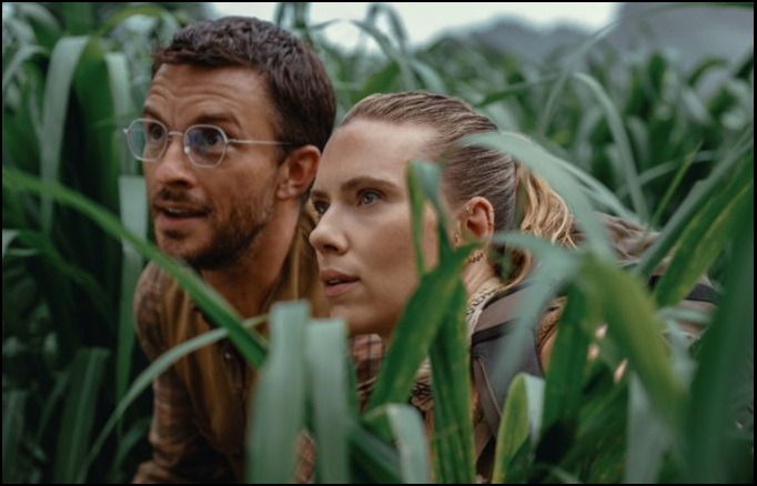 scarlett_johansson_jurassic.jpg