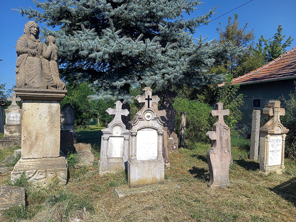 19. századi sírok a temetőben