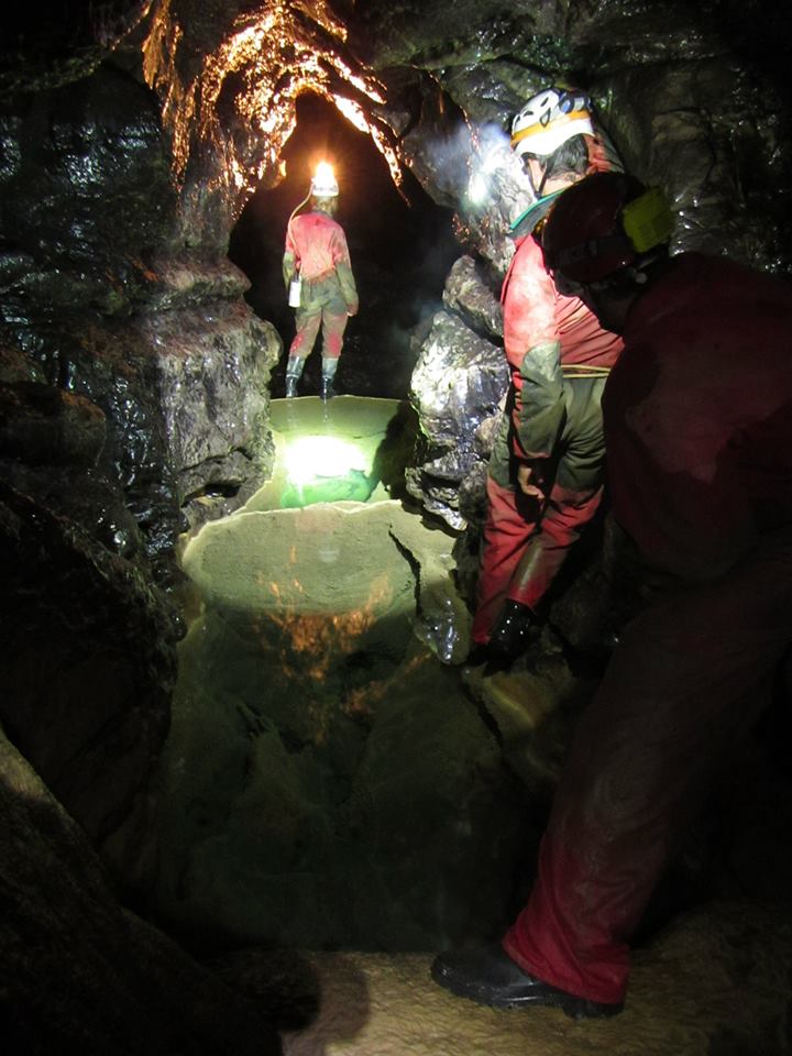 Barlangi kalandok, Böb pózol (Leó képe)