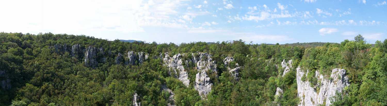 Risnik- a közeli hatalmas beszakadás a tájban (Cicanac képe)