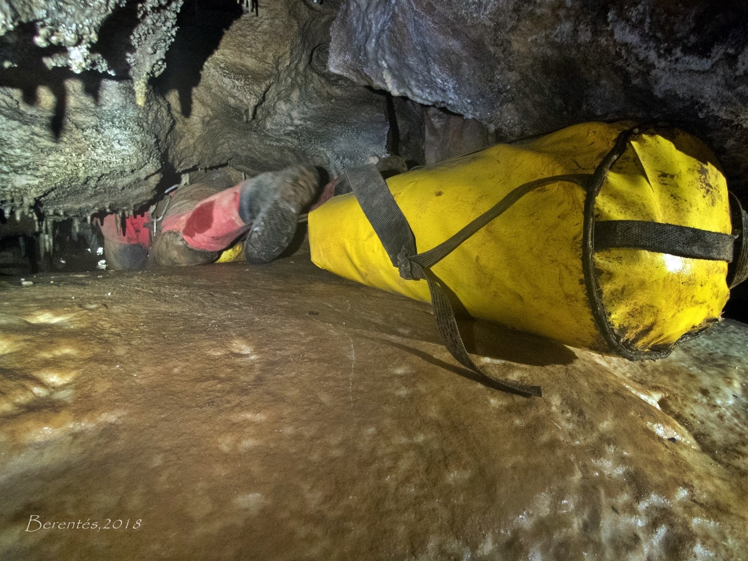 Megy a vonat!&lt;br /&gt;Számunkra a hét fő tevékenysége a Jeges-barlangban való kutatás, fotózás volt, így ismét leköltöztünk 3 napra a föld alá :) – Tibor Mihályi társaságában.