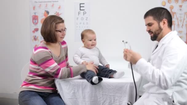 depositphotos_65592781-stock-video-doctor-gives-baby-a-checkup.jpg