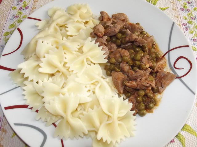 Csirkeragu kicsi borral, finom ízben.