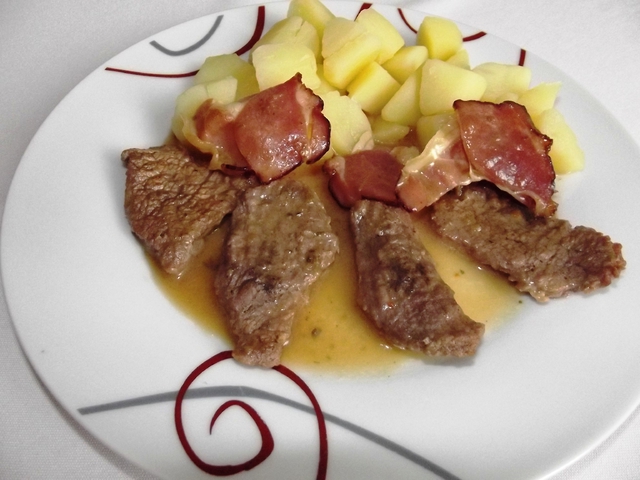 Borjúfalatok pármai sonkával