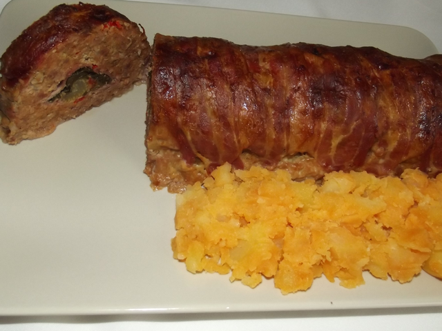 Töltött hústekercs saját (bátor nyúl) recept.