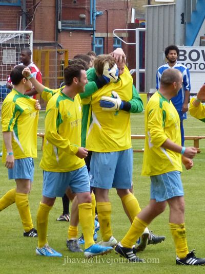 soccersix2012burnley_bradley_tom_boldogsag.jpg