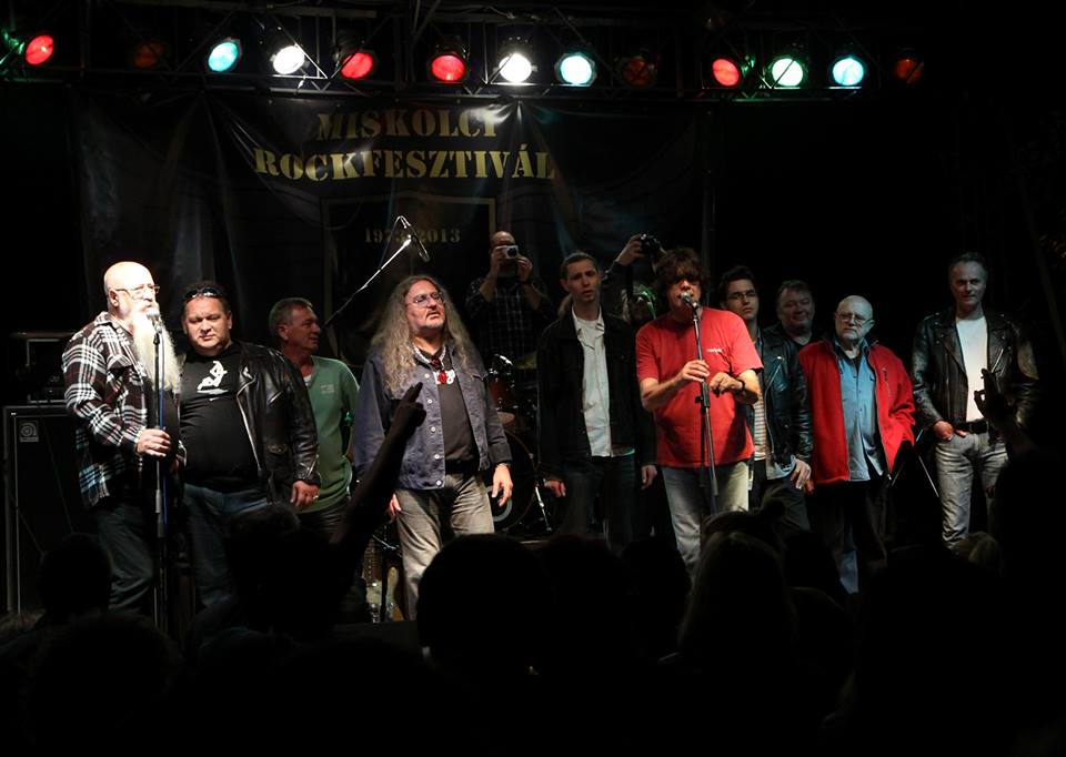 A 2013-as megemlékezés résztvevői a színpadon