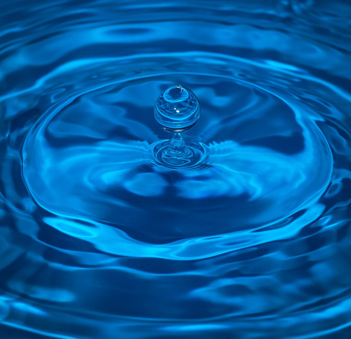 blue-water-macro-snap-shot-366280.jpg