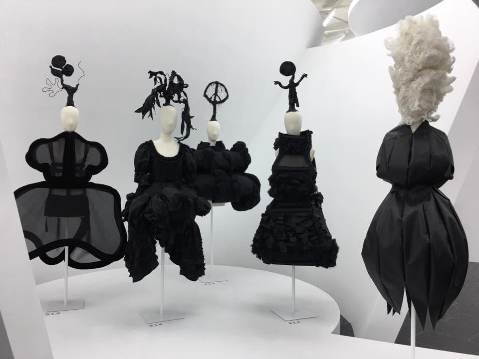 dresses_by_rei_kawakubo_stierch_01.jpg