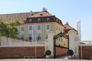Barokk pompa Bécs mellett - Schloss Hof