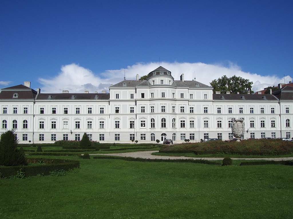 Palais_Augarten_Vienna.jpg