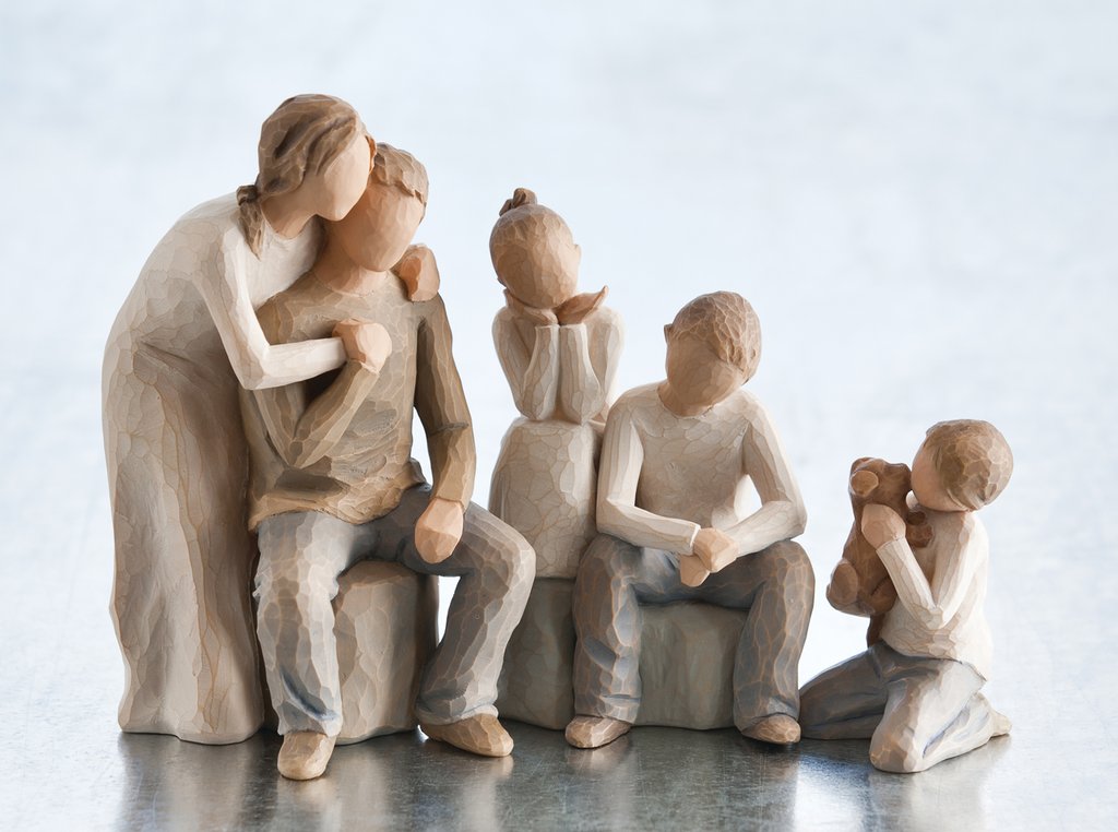 parents_with_3_children_and_dog_willow_tree_figurines_parents-26439-18_1024x1024.jpg