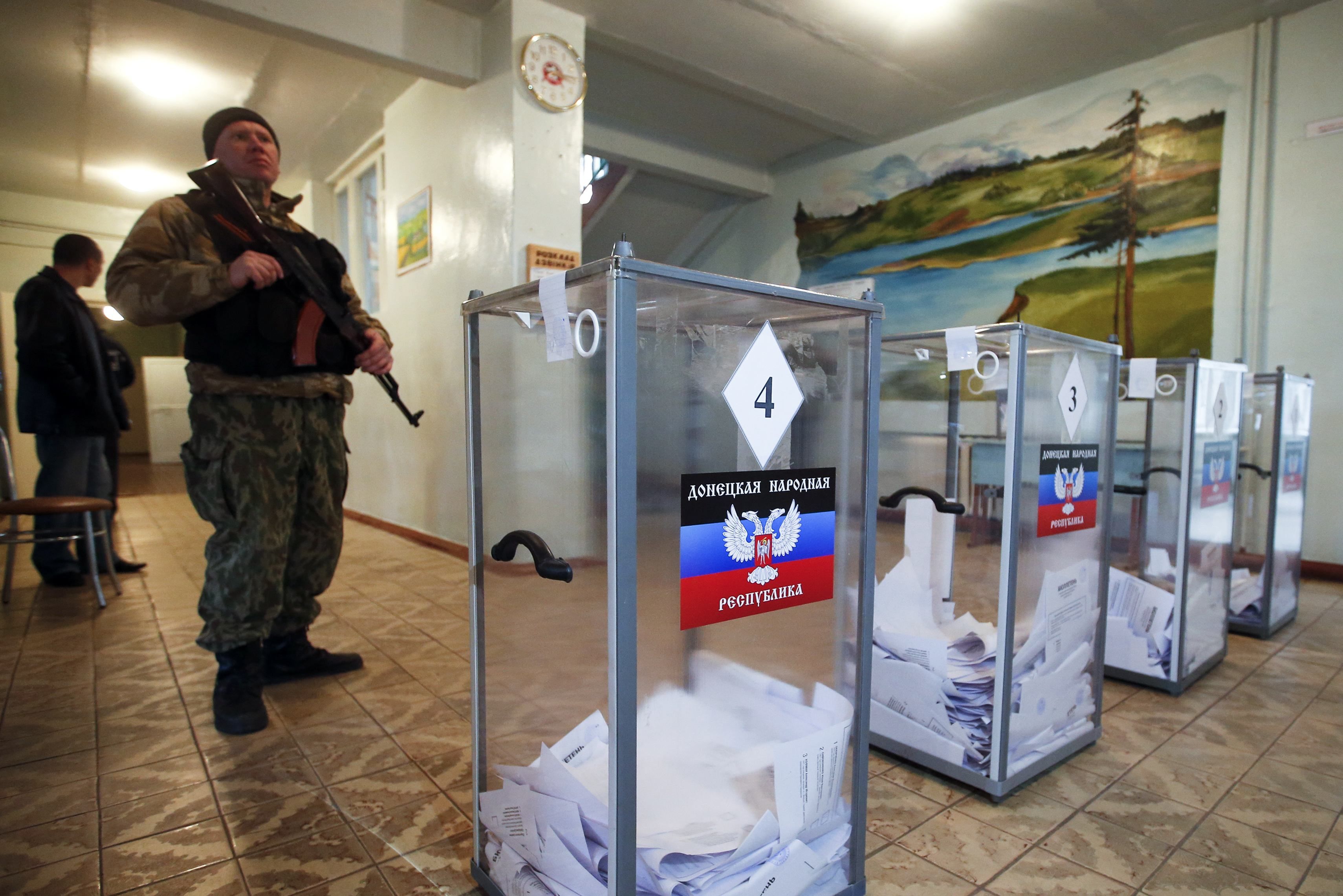 donbass2014szavazournafegyveressel.jpg