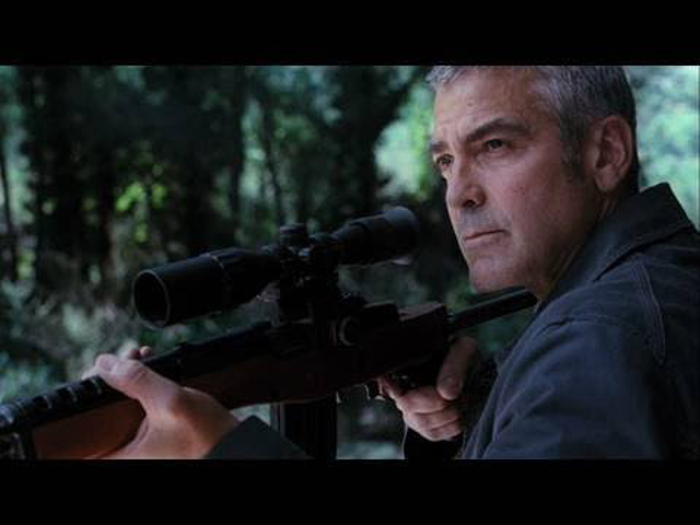 Clooney Vespán üldözi ellenségét