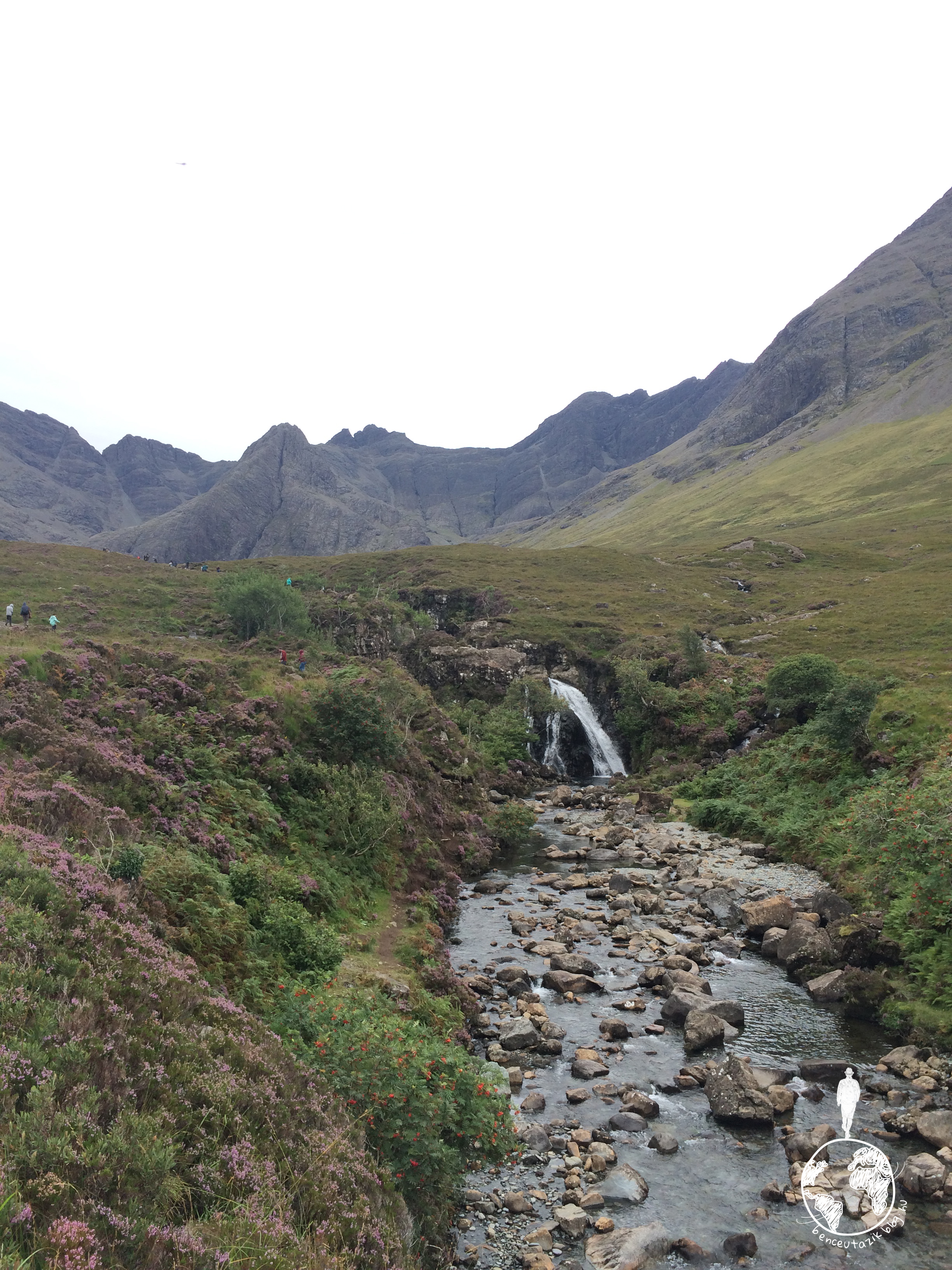 Fairy Pools. Az egyetlen hely, amit nem élveztünk a legkevésbé sem. Annyi vérszívó midge (muslinca méretűek) volt, hogy nem lehetett megmaradni!