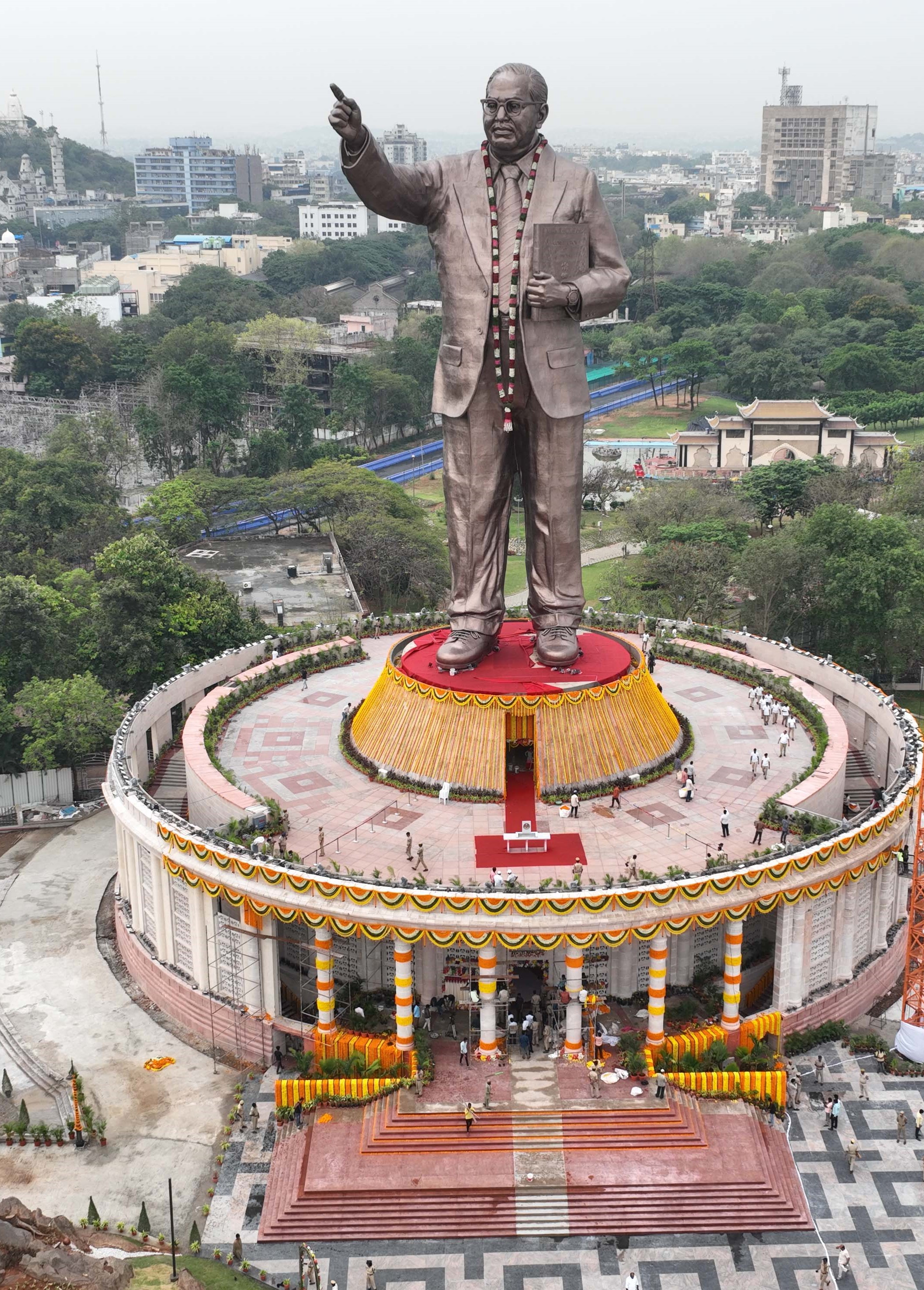 125_feet_ambedkar_statue_in_hyderabad_telangana_cropped.jpg