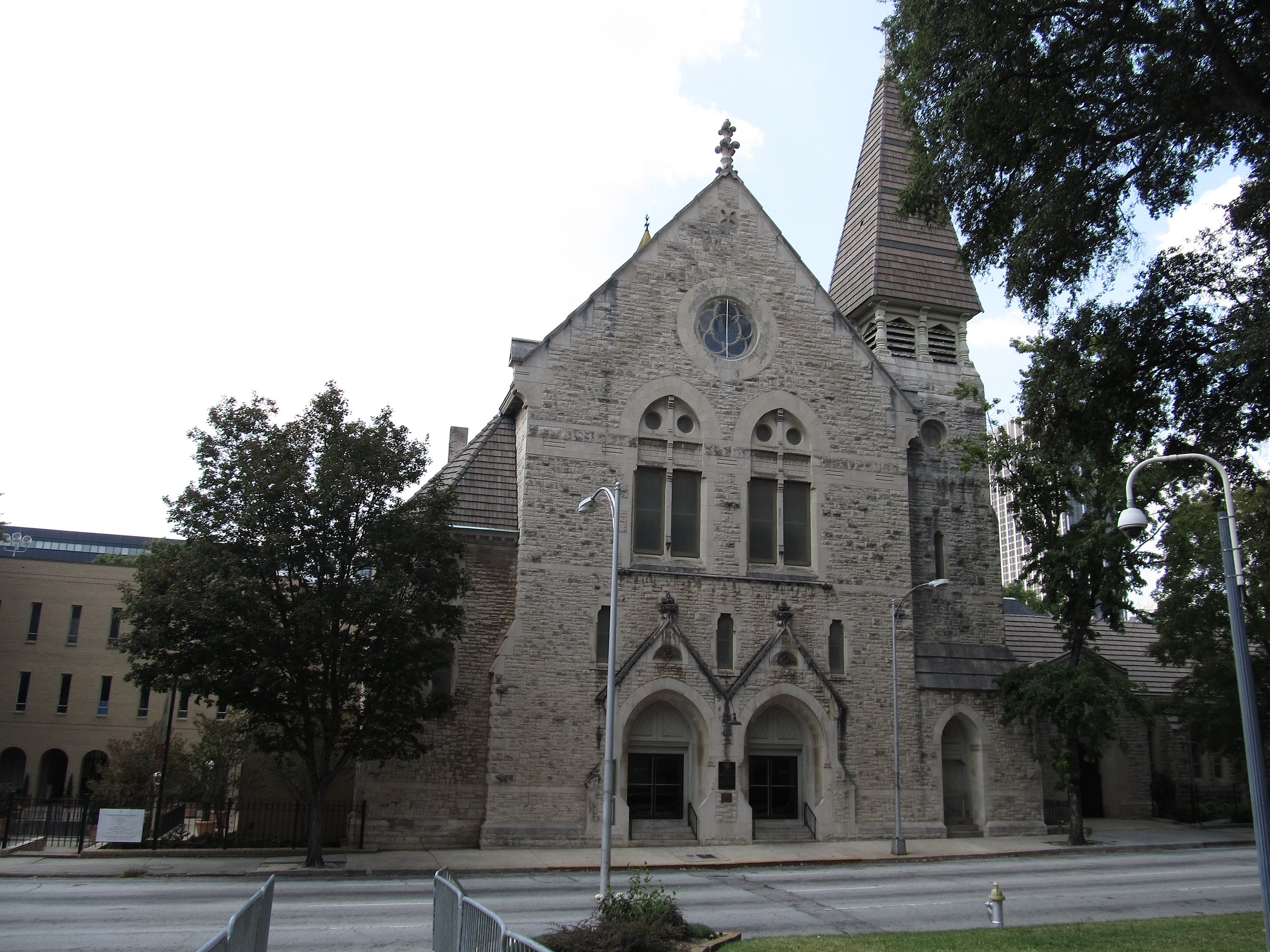 2560px-central_presbyterian_church_across_from_georgia_state_capitol_atlanta_georgia.jpg