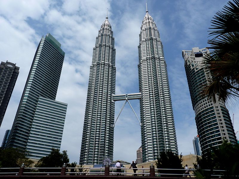 800px-the_petronas_twin_towers_in_kuala_lumpur_malaysia.jpg