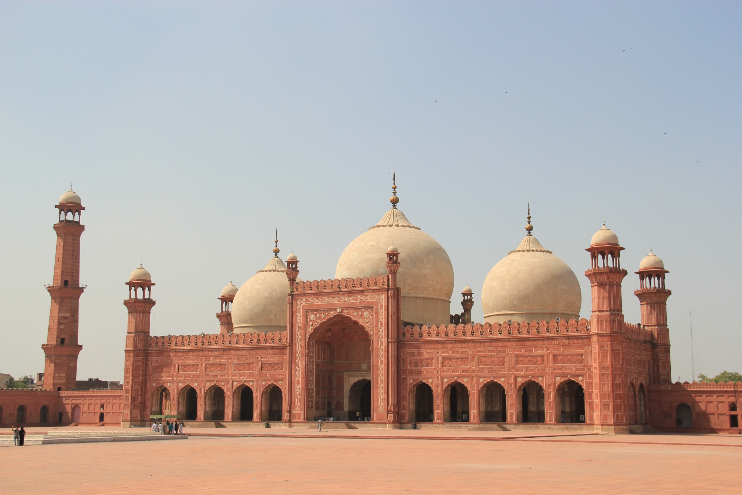 badshahi_mosque_front_picture.jpg