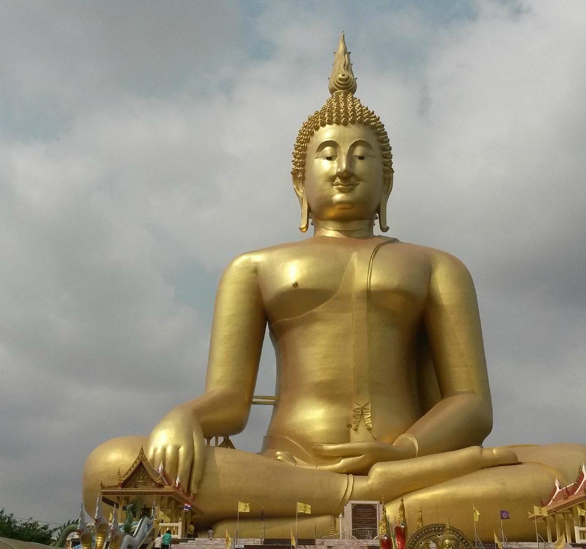 big-buddha-at-wat-muang.jpg