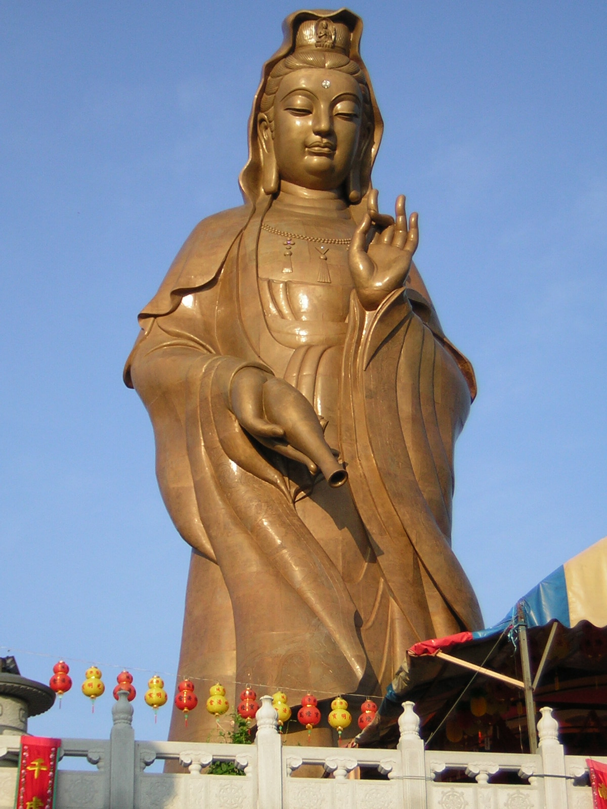 ke_lok_si-kuan_yin_statue-daytime.jpg