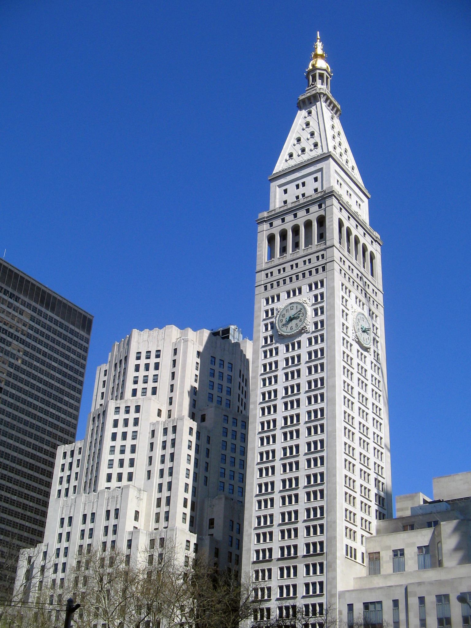 metropolitan_life_tower_april_2008_1.jpg