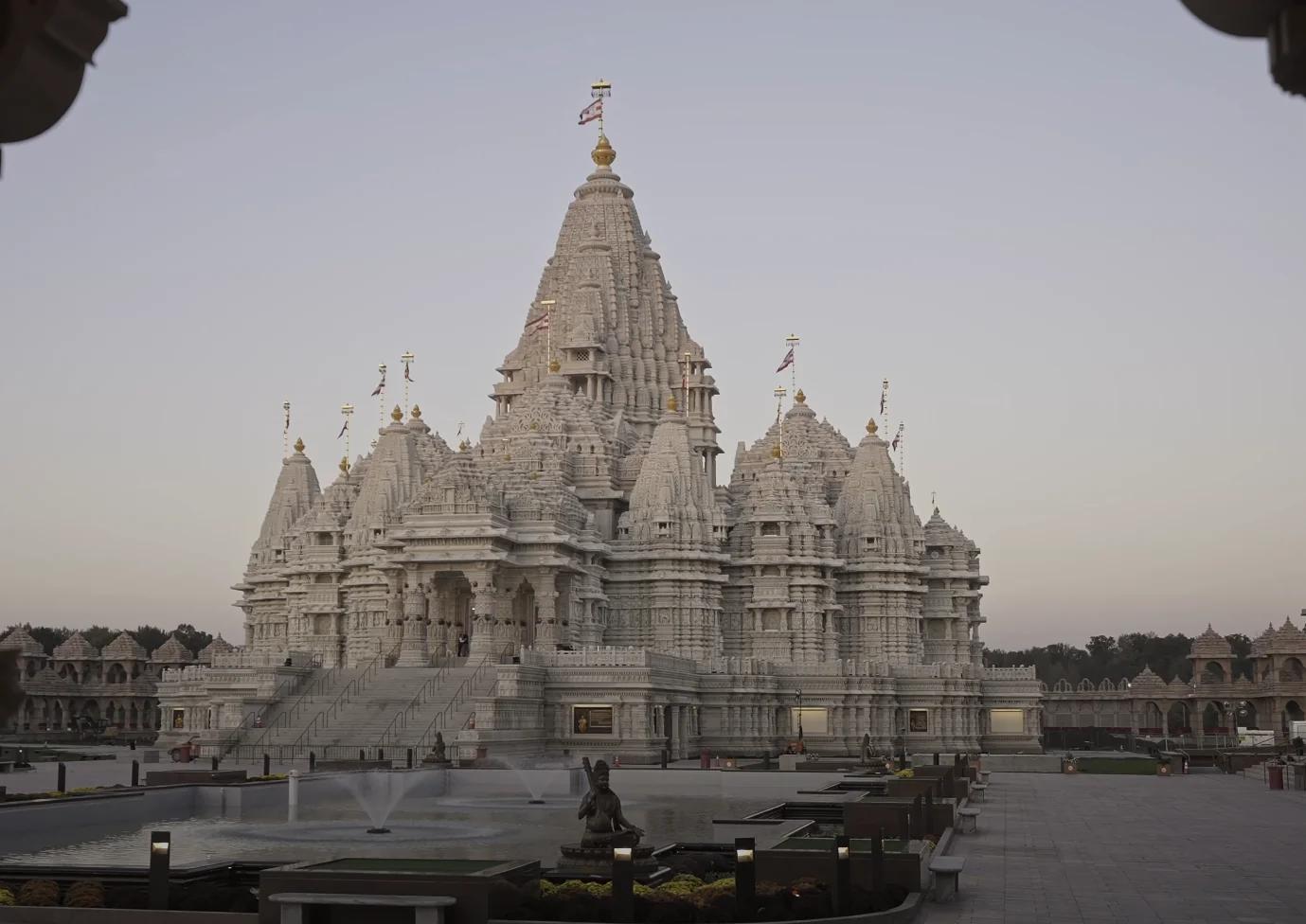 new-swaminarayan-hindu-temple-in-robbinsville-new-jersey-usa-v0-mj8kdtz8yuvb1.jpg