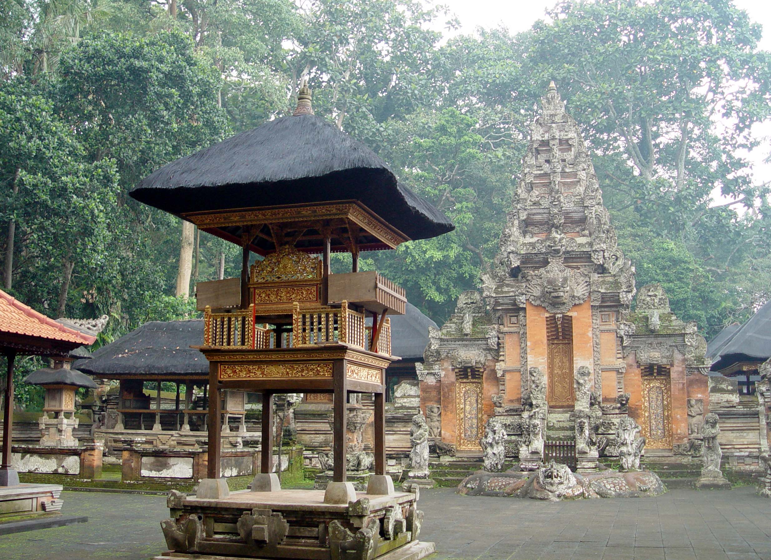 pura_dalem_agung_padantegal_200507.jpg