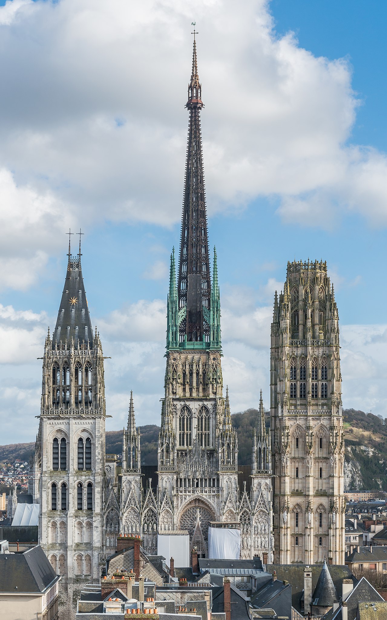 rouen_cathedral_as_seen_from_gros_horloge_140215_4.jpg