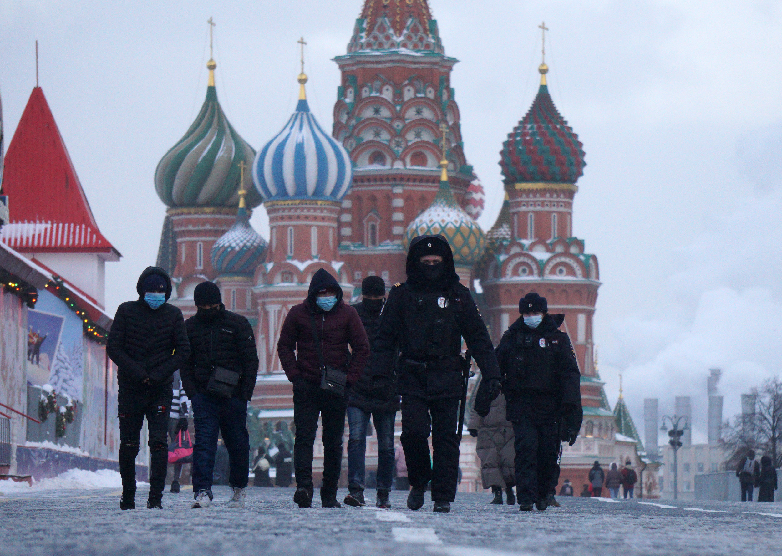 russians-walk-red-square-moscow.jpg