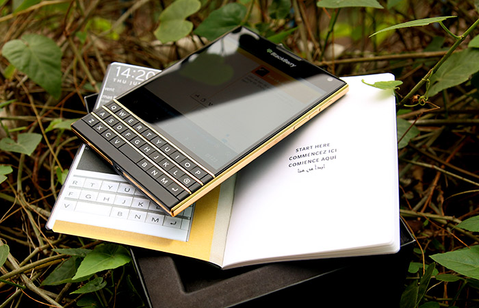 gold-blackberry-passport1.jpg