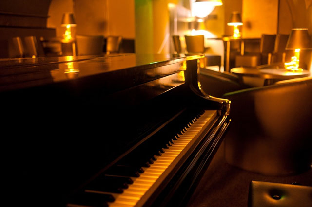 suttogo-piano-bar-photo-01.jpg