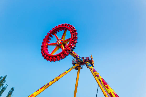 hybridization_and_multi-axis_experiences_for_pendulum_rides.jpg
