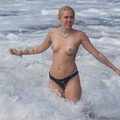 Miley Cyrus nude on the beach of Hawaii