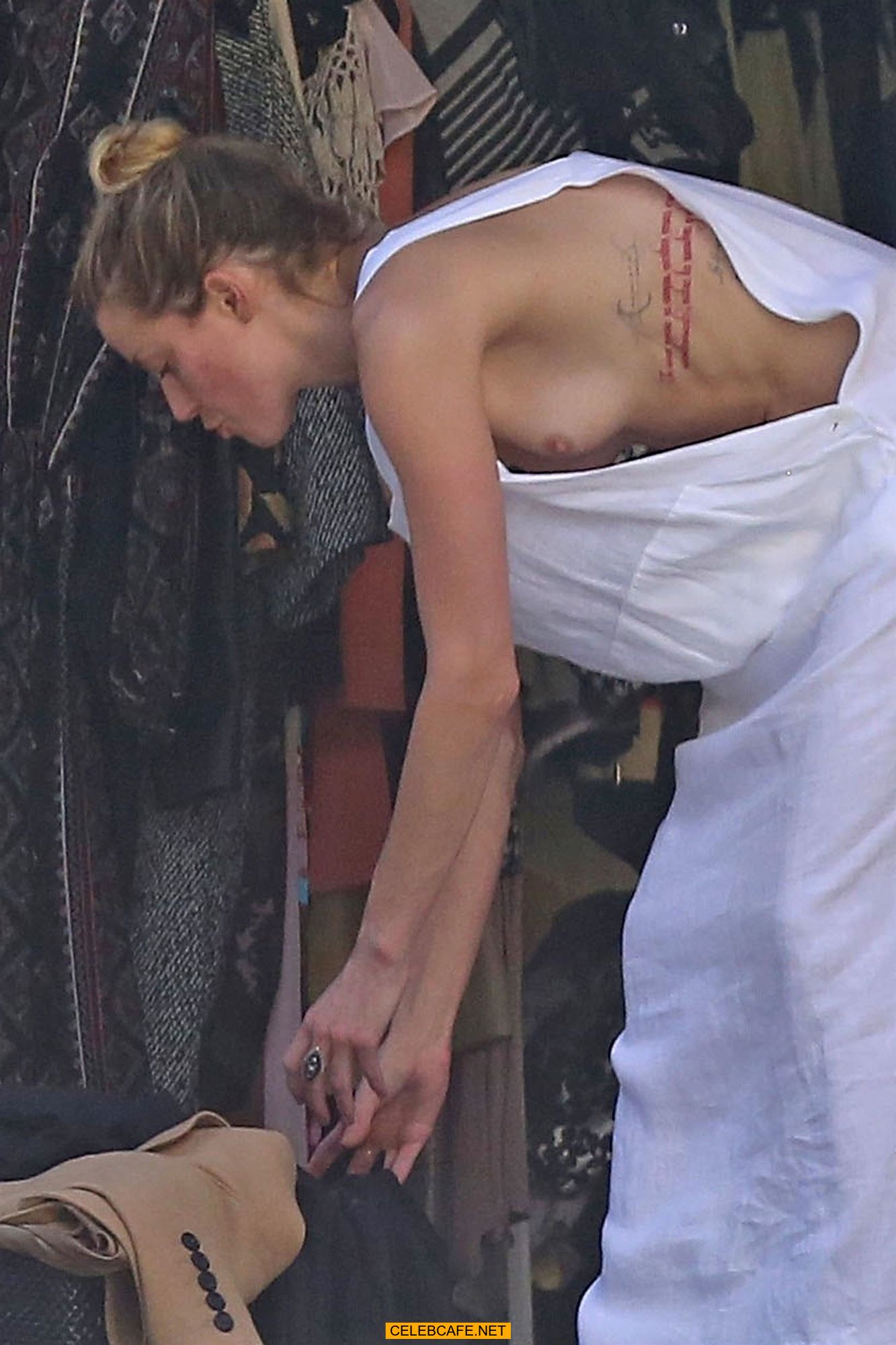 amber_heard_has_a_nip-slip_while_cleaning_out_her_garage_in_la_07302018_1.jpg