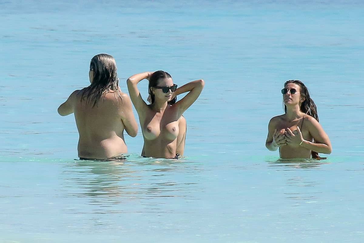 emily-ratajkowski-topless-at-the-beach-in-cancun-mexico-2-nude_3.jpg
