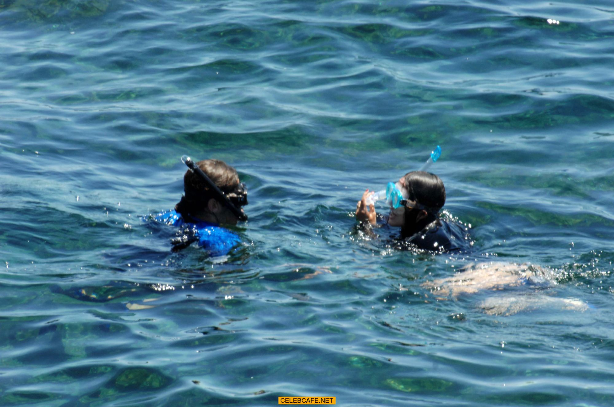 keira_knightley_on_the_beach_in_pantelleria_some_topless_62918_23.jpg