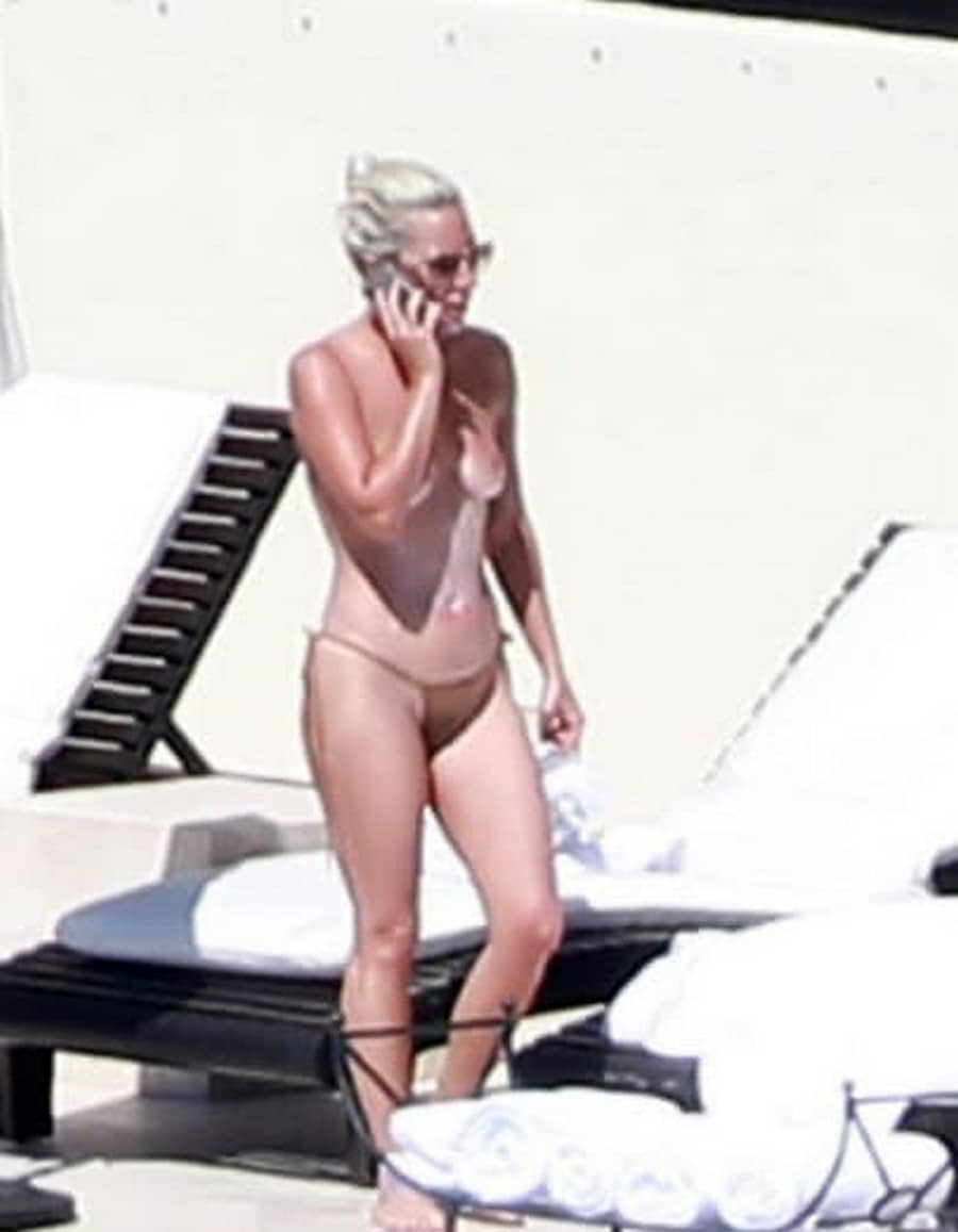 lady-gaga-topless-talking-on-phone-in-mexico-2-3.jpg