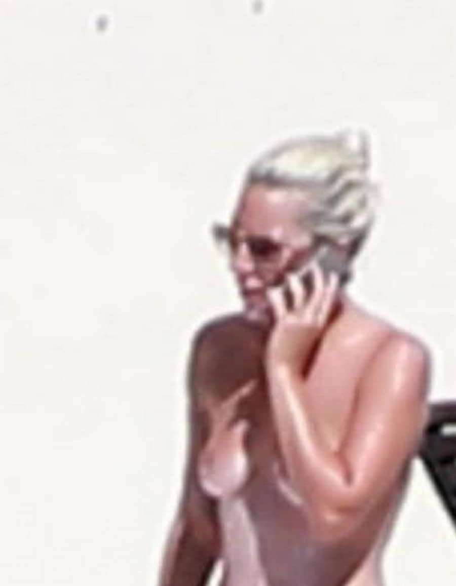 lady-gaga-topless-talking-on-phone-in-mexico-2-4.jpg