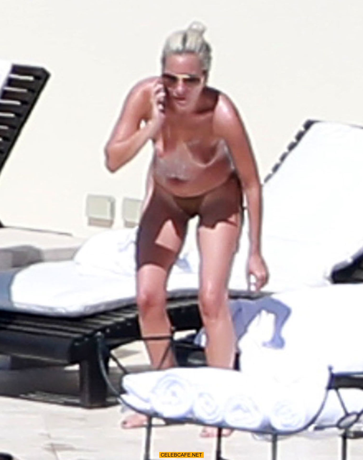 lady_gaga_topless_in_mexico_2_14_19_1.jpg