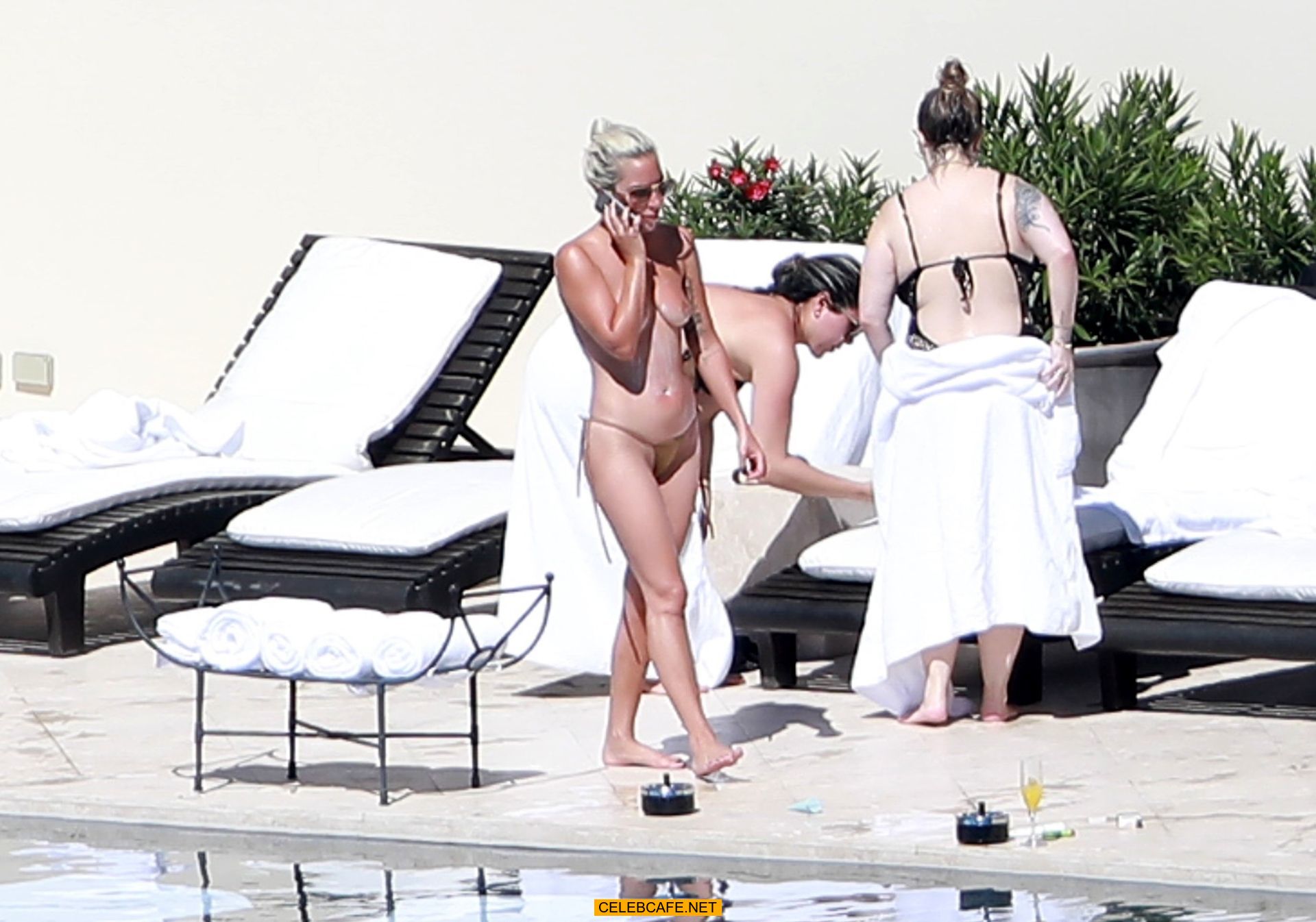 lady_gaga_topless_in_mexico_2_14_19_3.jpg