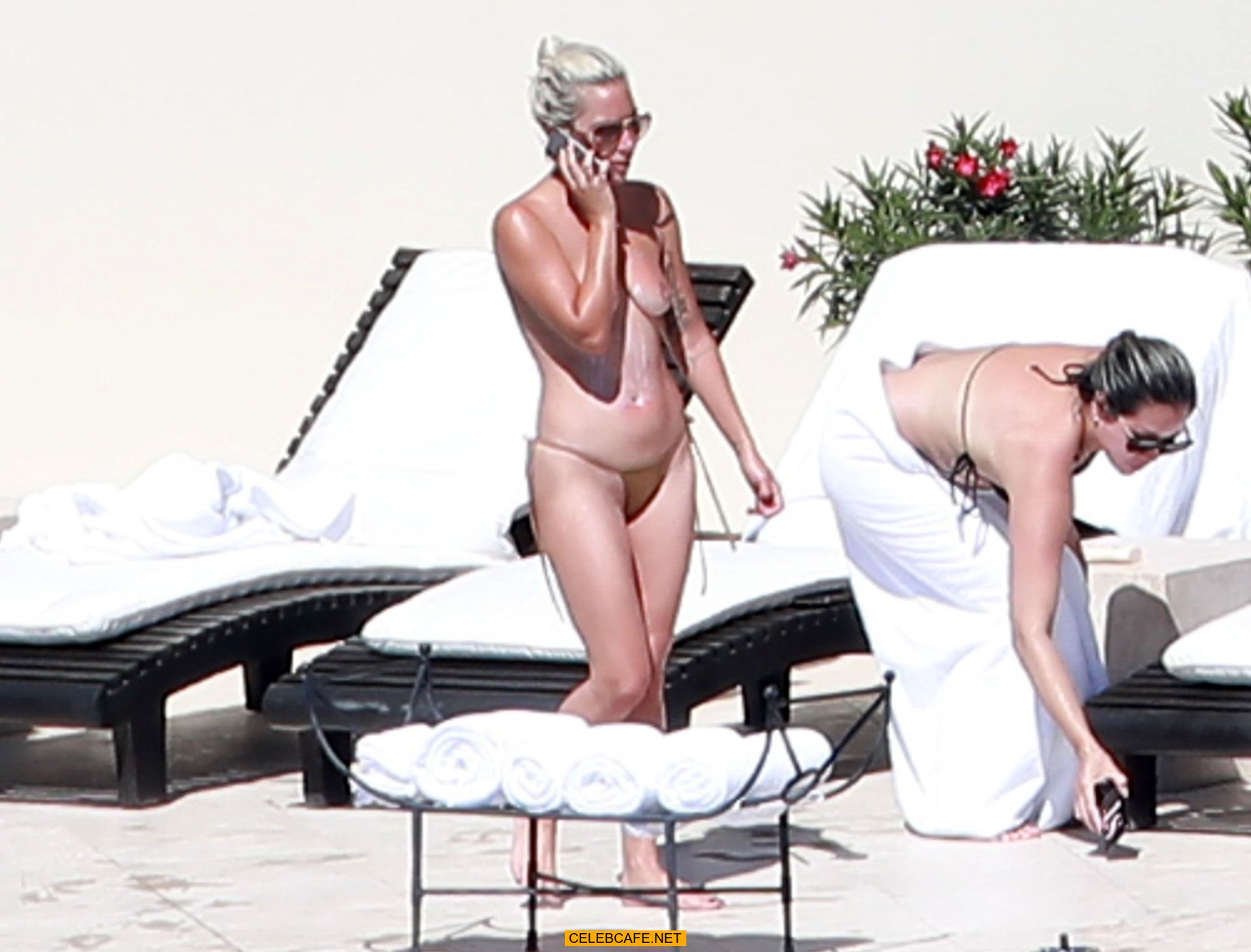 lady_gaga_topless_in_mexico_2_14_19_4.jpg